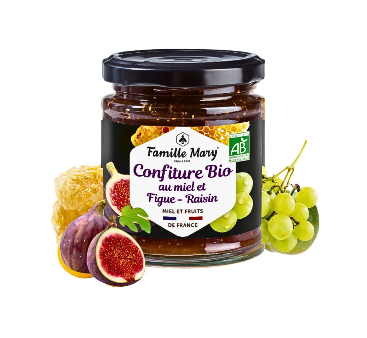 Un pot de confiture biologique "Figue-Raisin au miel" de la marque Famille Mary, entouré de figues fraîches et de grappes de raisin vert, avec un morceau de nid d'abeille, sur un fond blanc.