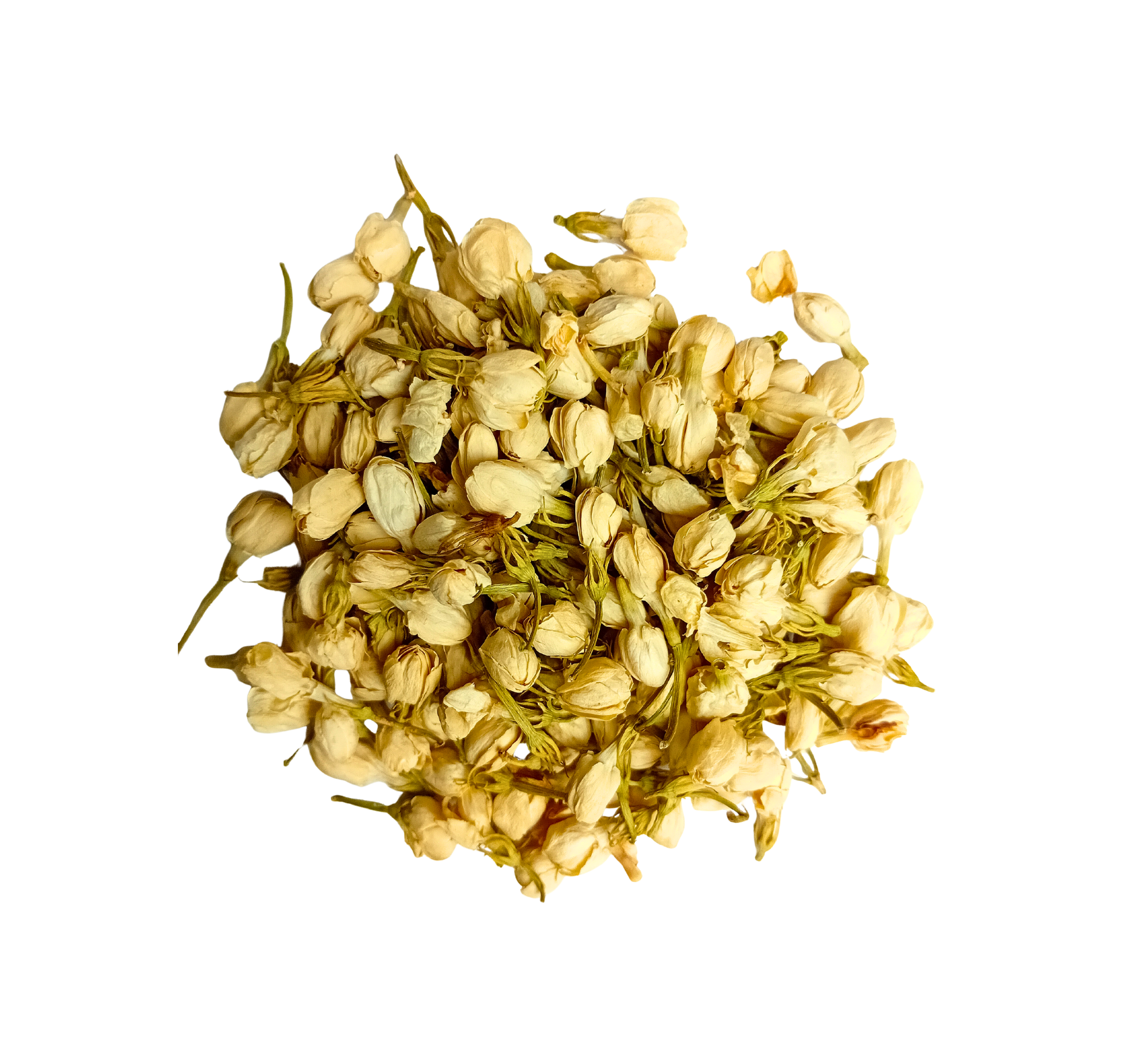 Vue de dessus d'un monticule de petits boutons floraux séchés, de couleur blanc cassé ou crème, probablement des fleurs de jasmin, isolés sur un fond blanc